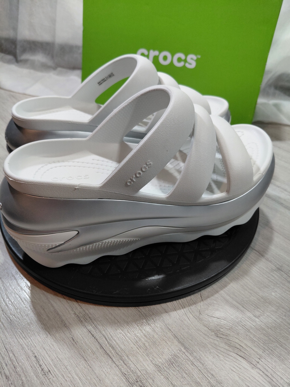 NWT Crocs Women’s Mega Crush Metalic White Chunky Platform Slide Sandals SIZE 8 - Picture 3 of 15